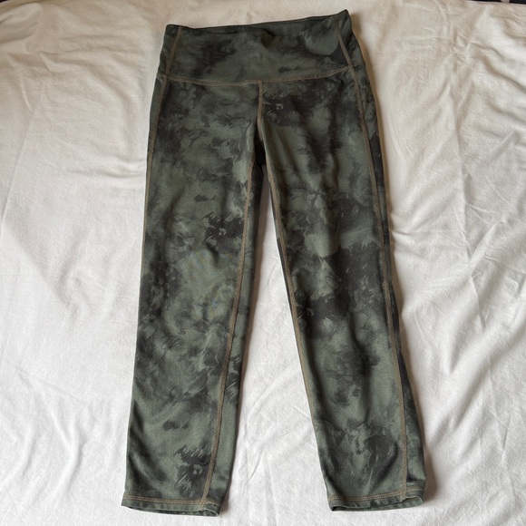 Athleta Green Tie-Dye Capris - Picture 4 of 7